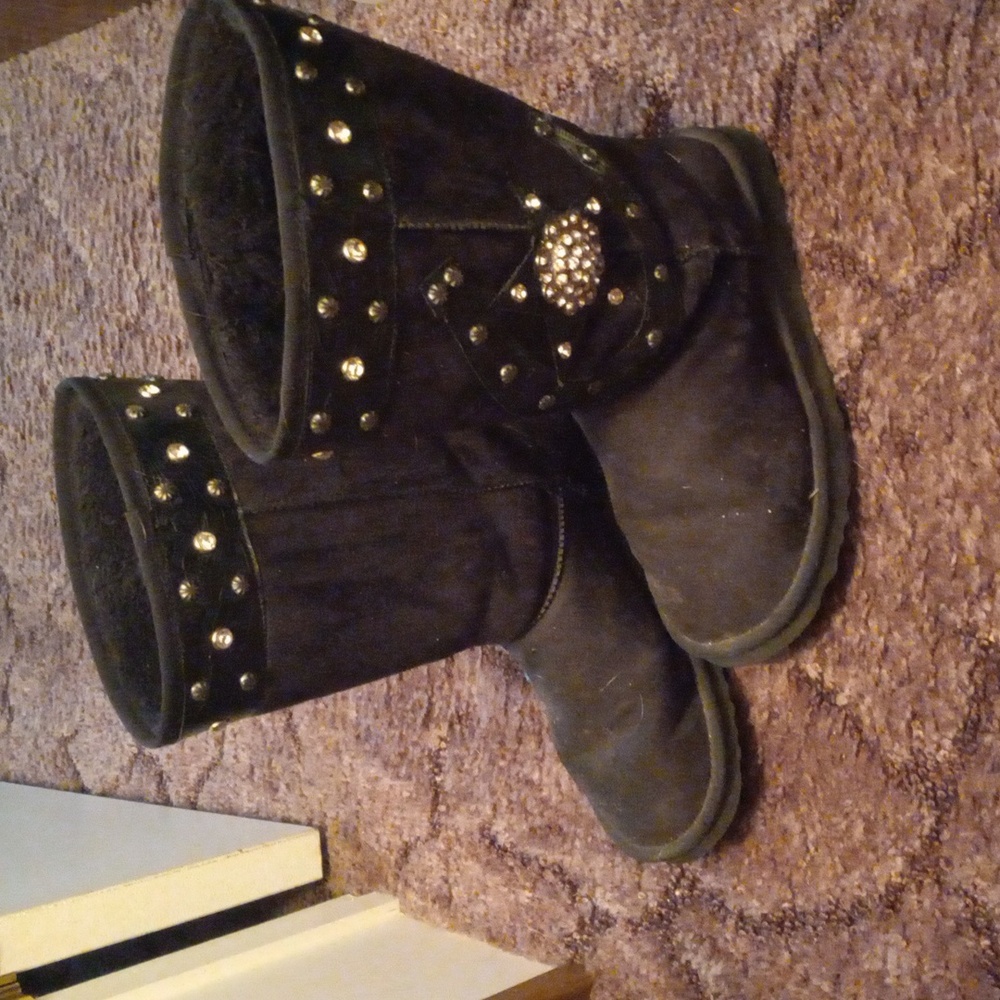 Montana West fuzzy boots, size 7, black